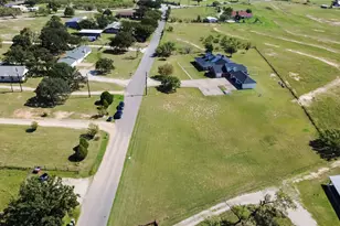 734 Young Bend Rd, Brock, TX 76087 - Photo 6