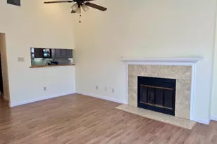 2733 Silver Creek Dr, Arlington, TX 76006 - Photo 2