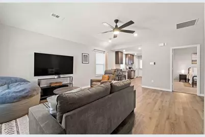 5521 Willamette Drive, Fort Worth, TX 76119 - Photo 4