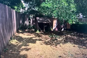 507 Hodge St, Bowie, TX 76230 - Photo 4