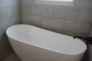 201 Cliff Ct, Godley, TX 76044 - Photo 24