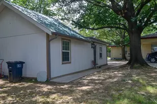 512 Irby Ln, Irving, TX 75061 - Photo 2