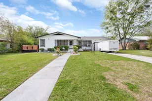 1206 W Jackson St, Clarksville, TX 75426 - Photo 2