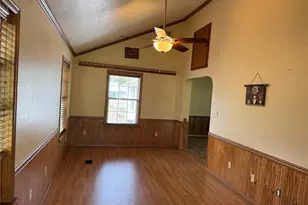 306 Oak St, Nocona, TX 76255 - Photo 8