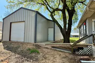 306 Oak St, Nocona, TX 76255 - Photo 4