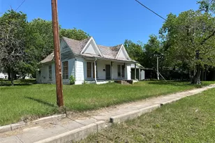709 W Navasota St, Groesbeck, TX 76642 - Photo 2