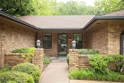 1305 Cliff Drive, Graham, TX 76450 - Photo 2