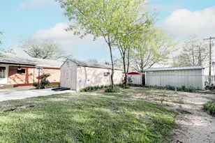 1209 Pebble St, Bowie, TX 76230 - Photo 36