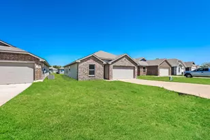 427 Shorty St, Mabank, TX 75147 - Photo 2