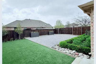 924 Blue Quail Run, Glenn Heights, TX 75154 - Photo 2