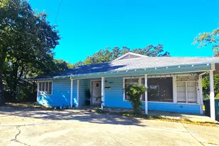 2621 N Locust St, Denton, TX 76209 - Photo 1