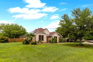 4404 Cluster Oak Ct, Granbury, TX 76049 - Photo 2