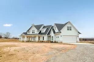 117 Mustang Springs Cir, Sunset, TX 76270 - Photo 2