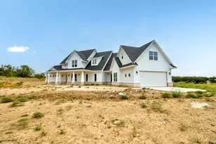 117 Mustang Springs Cir, Sunset, TX 76270 - Photo 2