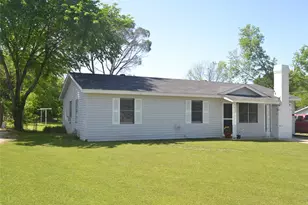 372 Shoreline Dr, Azle, TX 76020 - Photo 1