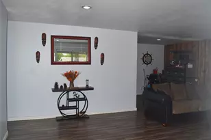 372 Shoreline Dr, Azle, TX 76020 - Photo 2