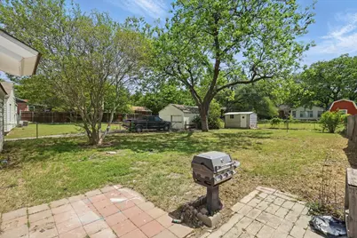 2104 W Lotus Avenue, Fort Worth, TX 76111 - Photo 18