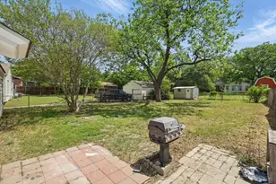 2104 W Lotus Ave, Fort Worth, TX 76111 - Photo 18