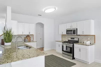 529 Roundrock Lane, Fort Worth, TX 76140 - Photo 14