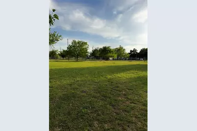 3205 Flora Street, Burleson, TX 76028 - Photo 2