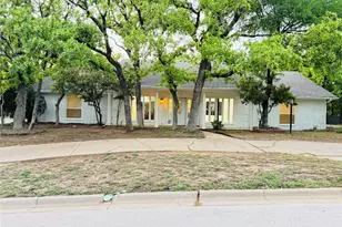 4421 Woodridge Dr, Arlington, TX 76013 - Photo 2