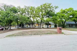 4421 Woodridge Dr, Arlington, TX 76013 - Photo 1