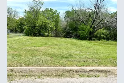 205 W Houston Street, Bowie, TX 76230 - Photo 1