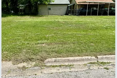 900 N Mason Street, Bowie, TX 76230 - Photo 4