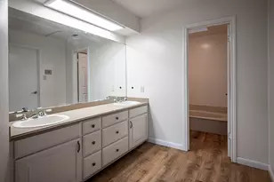 3451 Courtyard Cir, Farmers Branch, TX 75234 - Photo 14