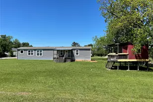 322 E College St, Fairfield, TX 75840 - Photo 2