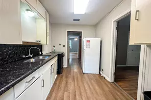 407 Bremond St, Franklin, TX 77856 - Photo 10