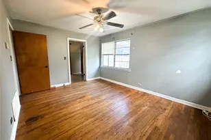 407 Bremond St, Franklin, TX 77856 - Photo 12