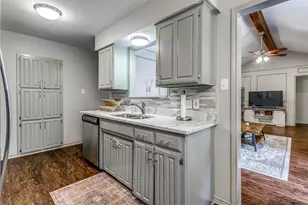 2123 Valleydale Dr, Arlington, TX 76013 - Photo 12