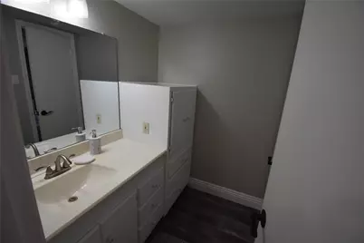 538 E Avenue J #B, Grand Prairie, TX 75050 - Photo 26