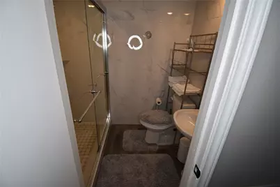 538 E Avenue J #B, Grand Prairie, TX 75050 - Photo 12