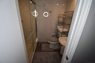 538 E Avenue J, Grand Prairie, TX 75050 - Photo 12