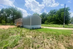 329 Capricorn Dr, Granbury, TX 76049 - Photo 2