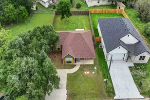 4911 Wichita St, Granbury, TX 76048 - Photo 4