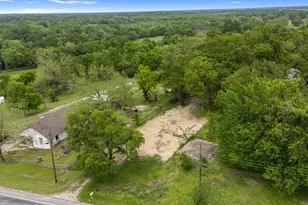 706 W Pyle St, Kaufman, TX 75142 - Photo 1