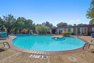 536 E Avenue J, Grand Prairie, TX 75050 - Photo 12