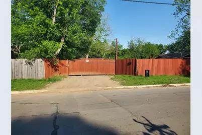 825 S Hughes Avenue, Fort Worth, TX 76103 - Photo 4