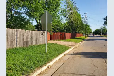 825 S Hughes Avenue, Fort Worth, TX 76103 - Photo 6