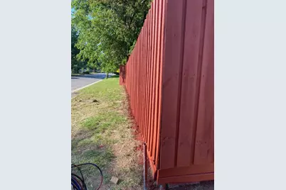 825 S Hughes Avenue, Fort Worth, TX 76103 - Photo 8