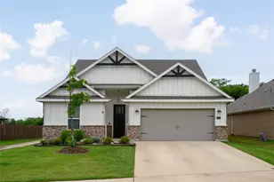 300 Bronco Dr, Pilot Point, TX 76258 - Photo 2
