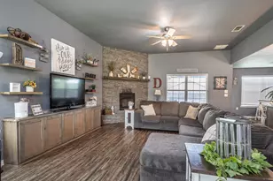 400 E Hinton St, Tioga, TX 76271 - Photo 4