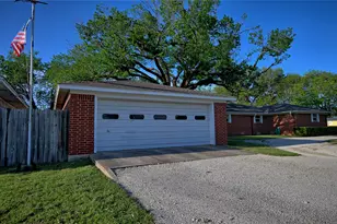 522 Montague St, Nocona, TX 76255 - Photo 16
