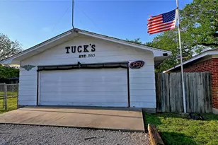 522 Montague St, Nocona, TX 76255 - Photo 18