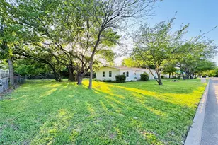 106 Hillcrest St, Mansfield, TX 76063 - Photo 2