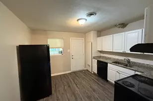 2506 Normont Cir, Fort Worth, TX 76103 - Photo 4