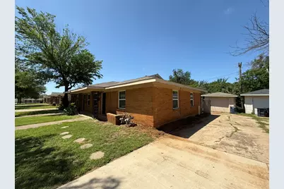 2506 Normont Circle, Fort Worth, TX 76103 - Photo 2